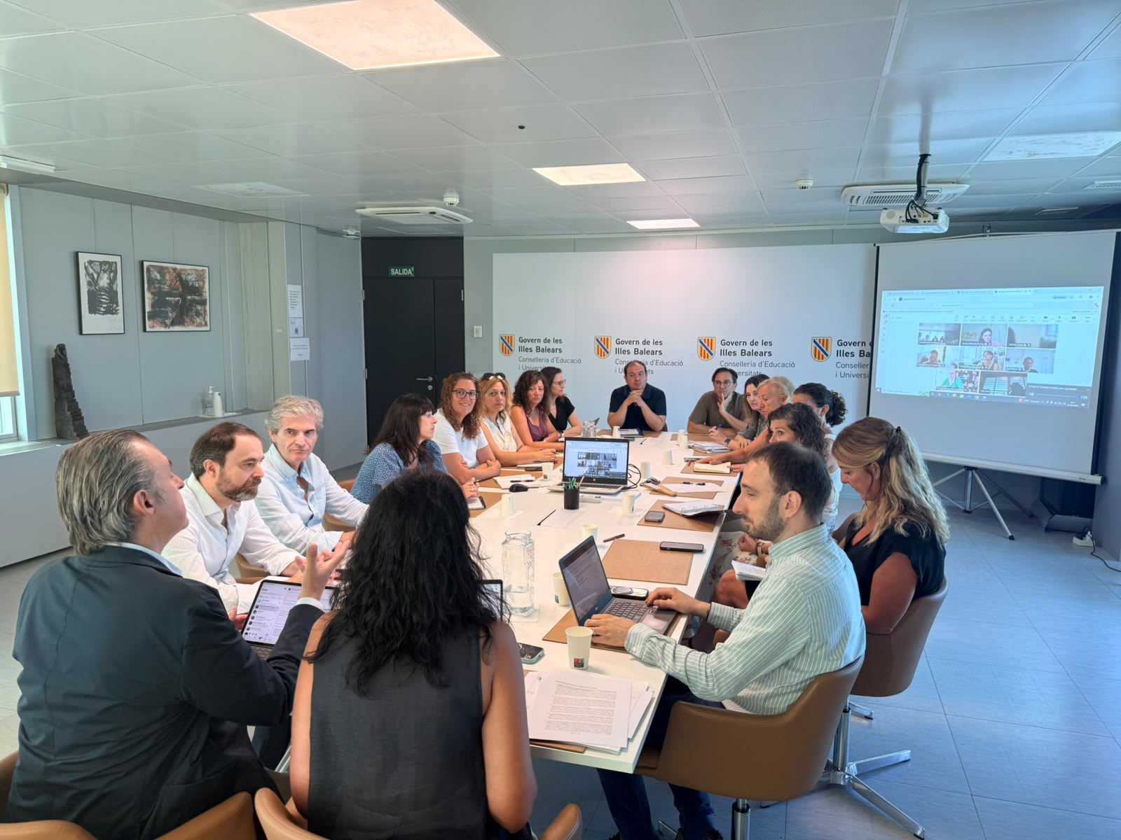 Educació es reuneix amb els dotze centres que participaran en el programa Docents 360 el curs 2026-2027