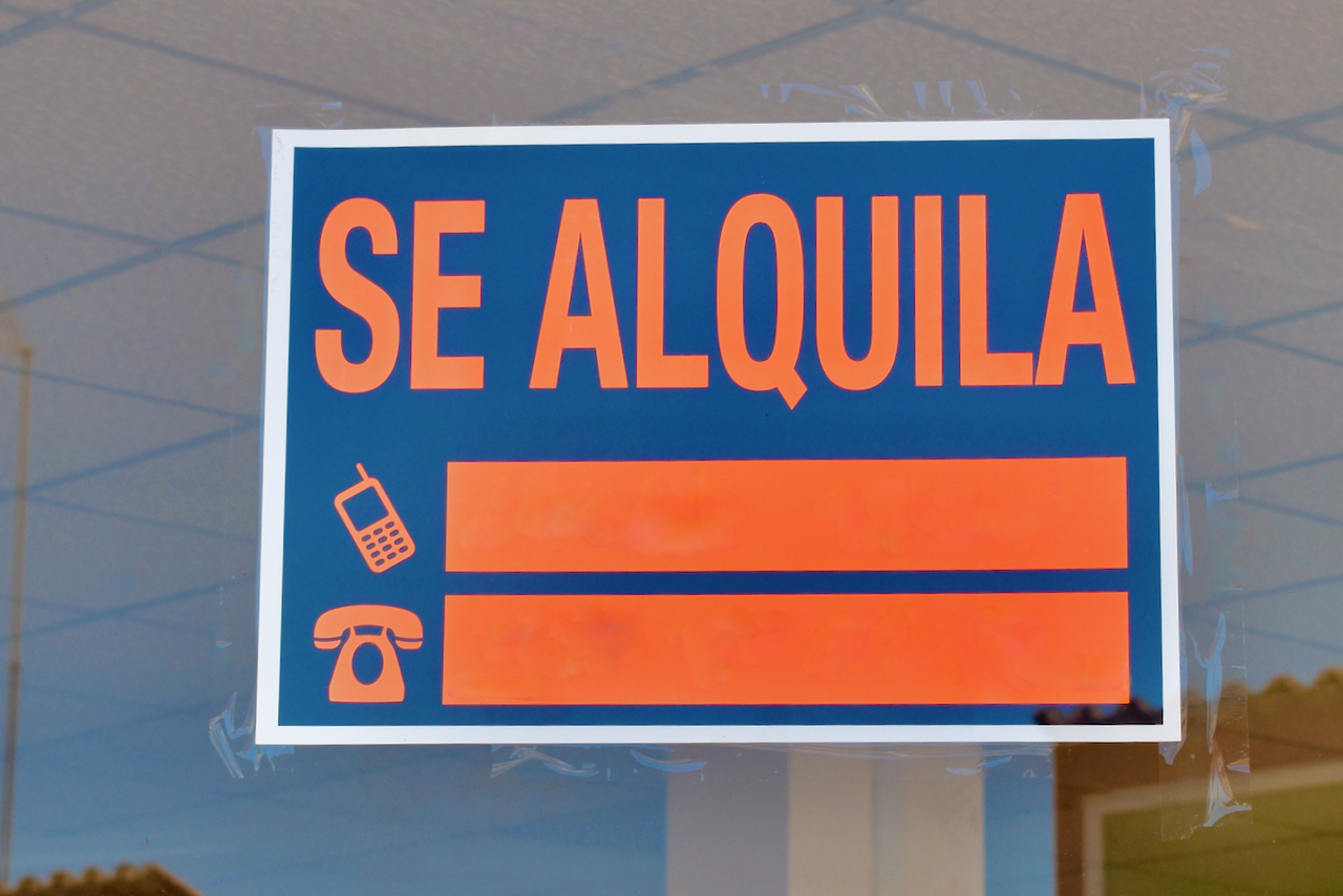 Cartell «es lloga».