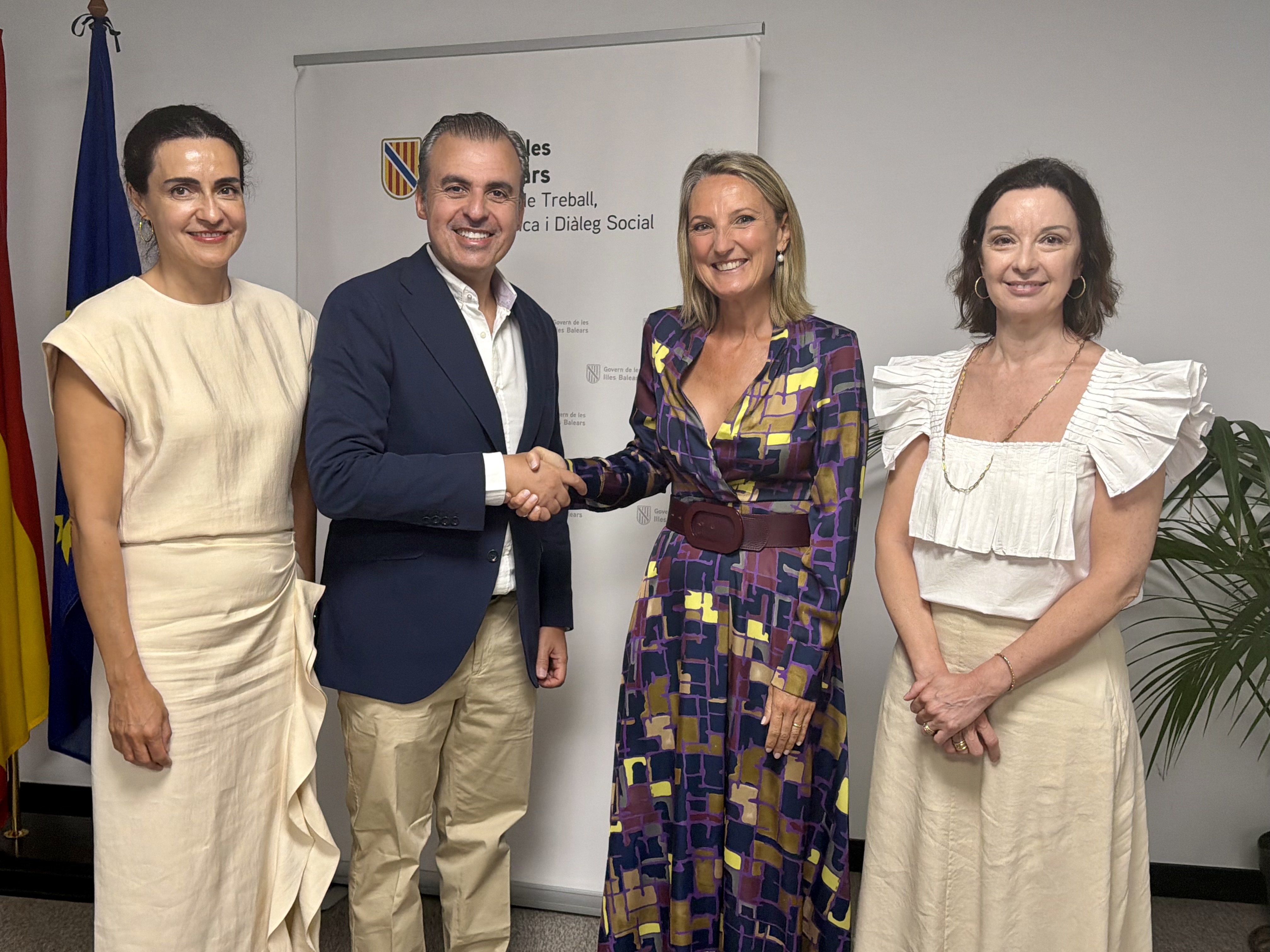 Els consellers Antoni Vera i Catalina Cabrer signen un conveni per reforçar la formació professional adreçada a persones treballadores