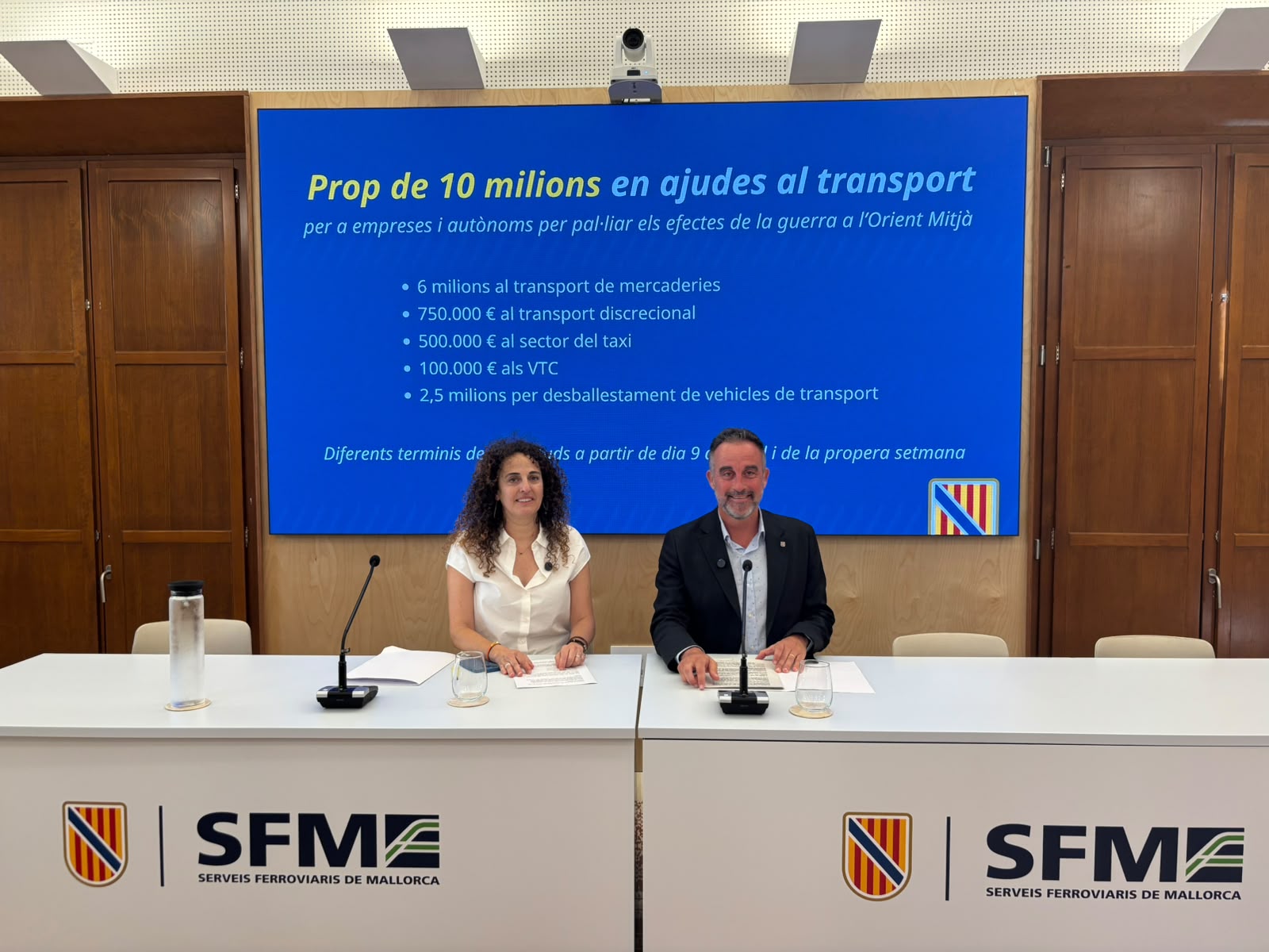 El conseller José Luis Mateo i la directora general Lorena del Valle, durant la roda de premsa