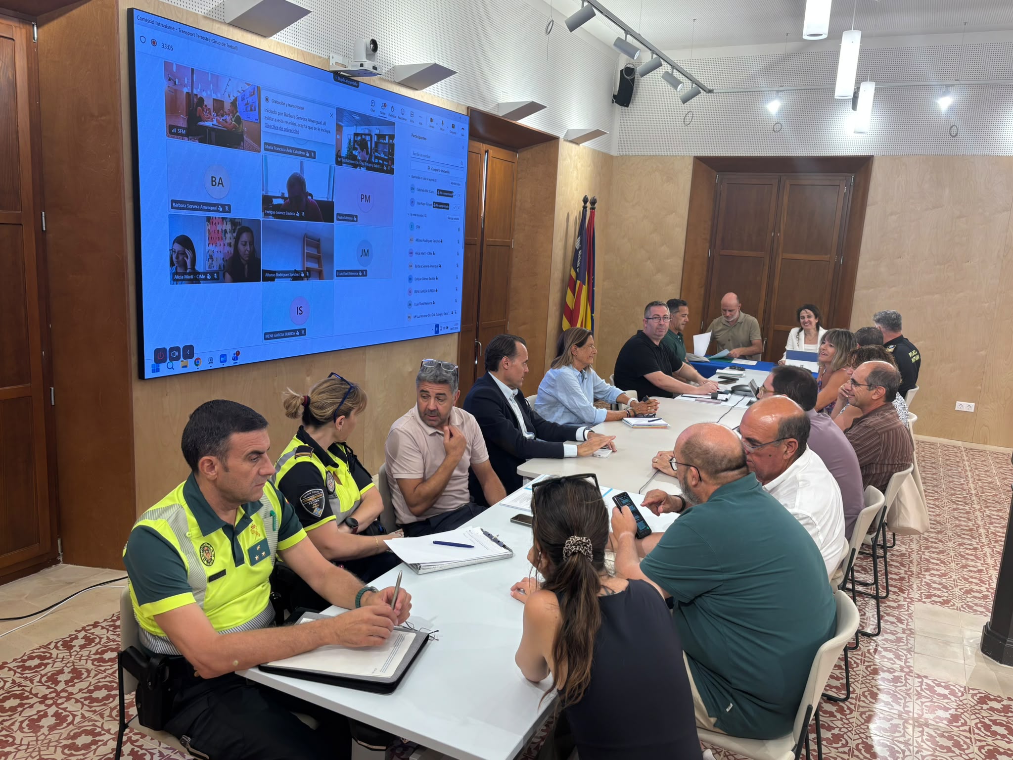 Primera reunió del grup de mobilitat creat a la Mesa de Lluita contra l’Intrusisme.