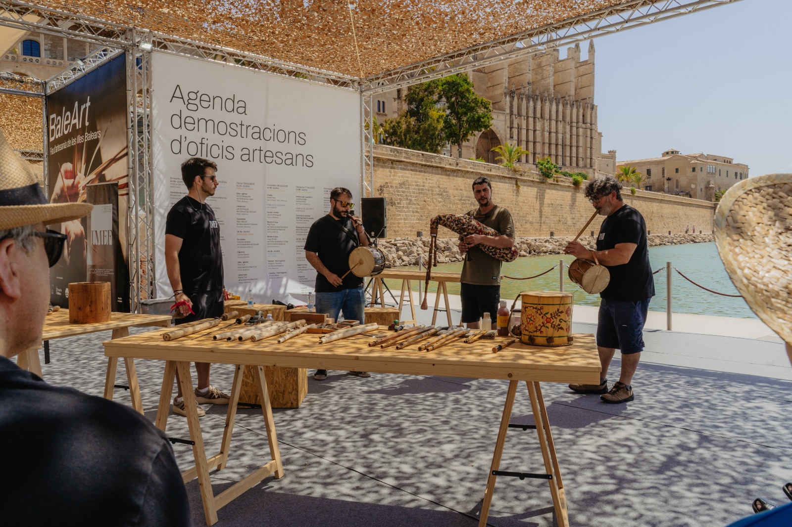 Una edició passada de la fira d’artesania Baleart al Parc de la Mar.