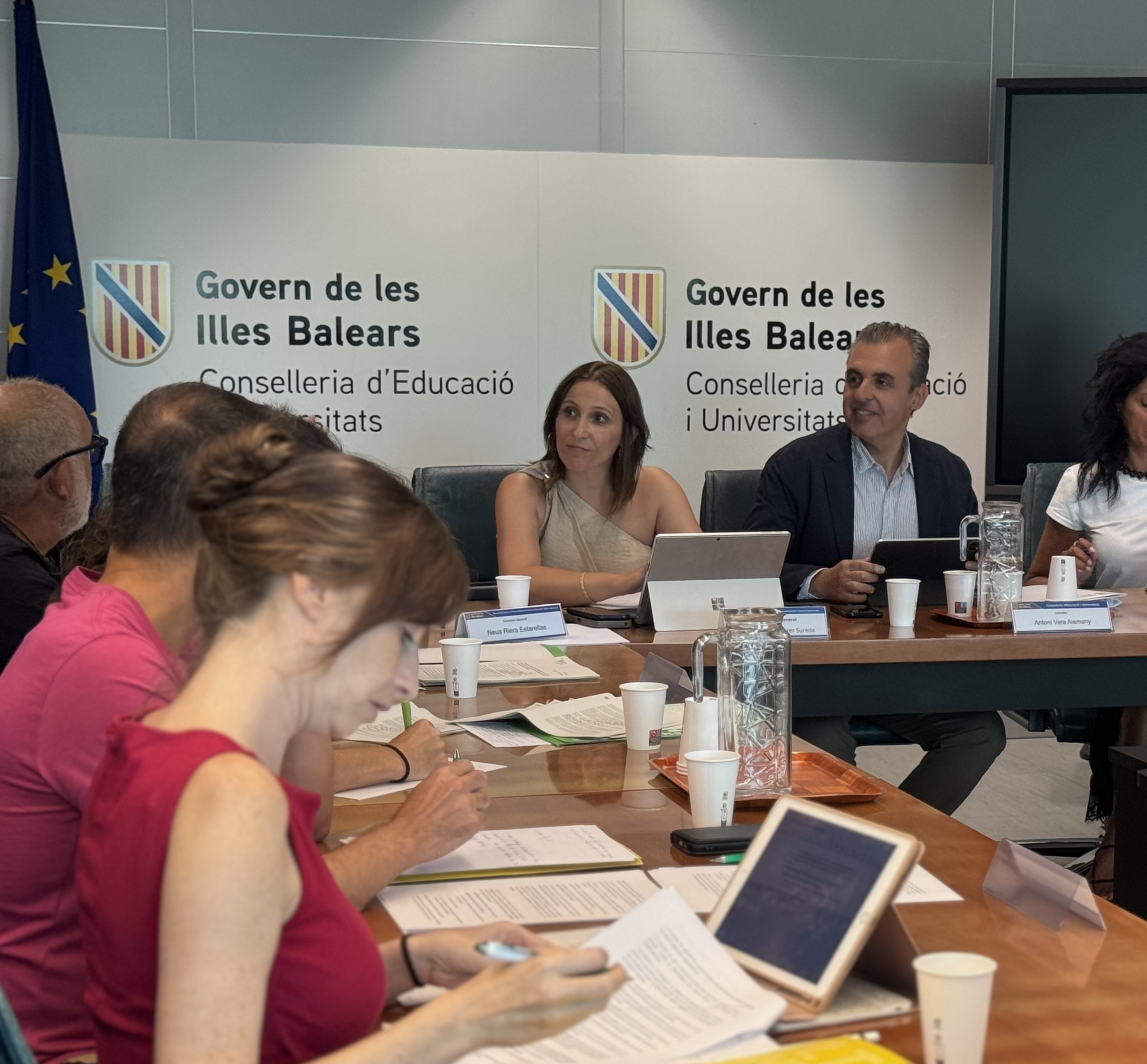 Educació presenta als sindicats un calendari de negociació per avançar en un nou Acord Marc abans de final d'any