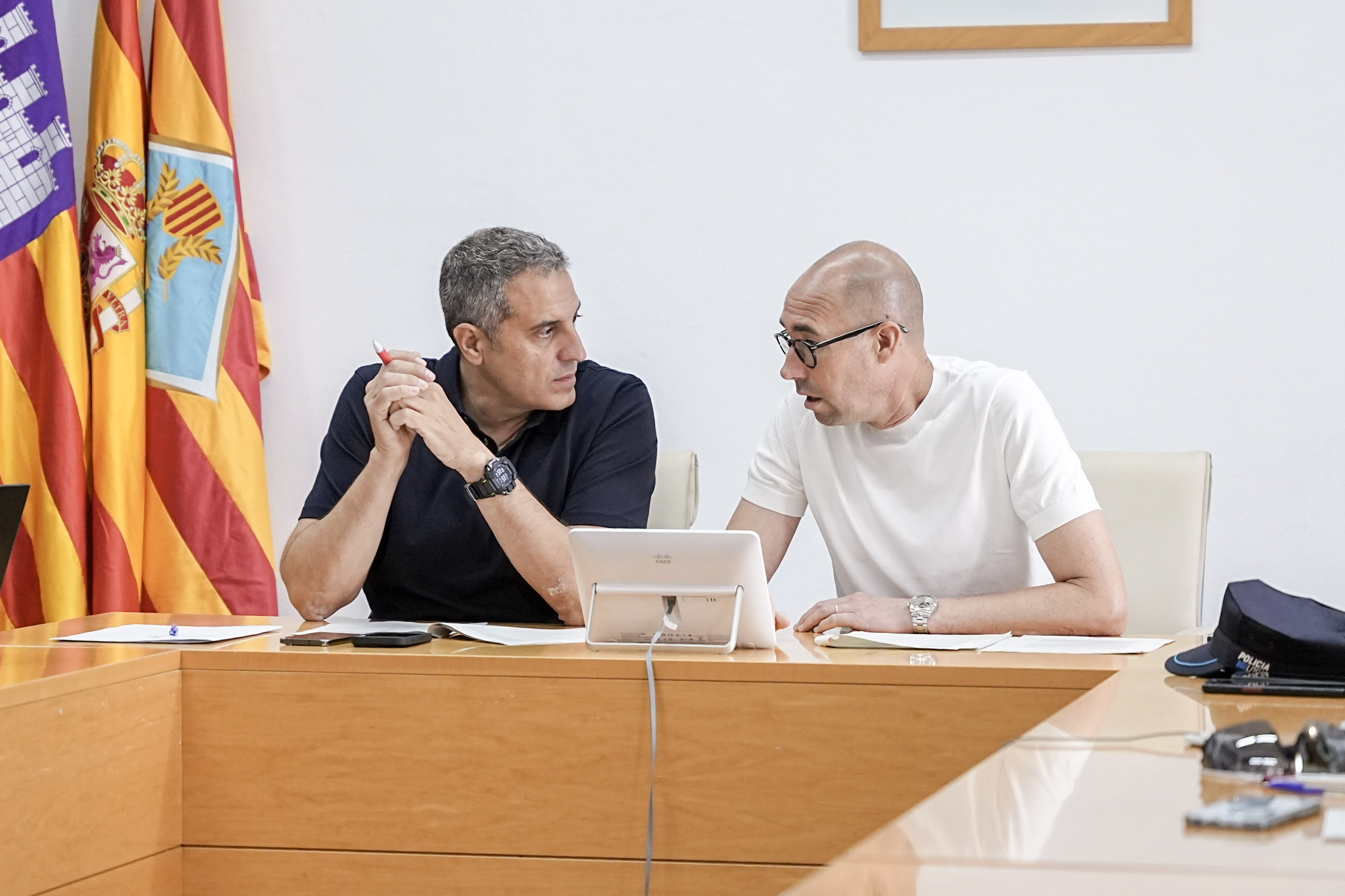 El director general d'Emergències i Interior del Govern, Pablo Gárriz, i el president del Consell Insular de Formentera, Óscar Portas
