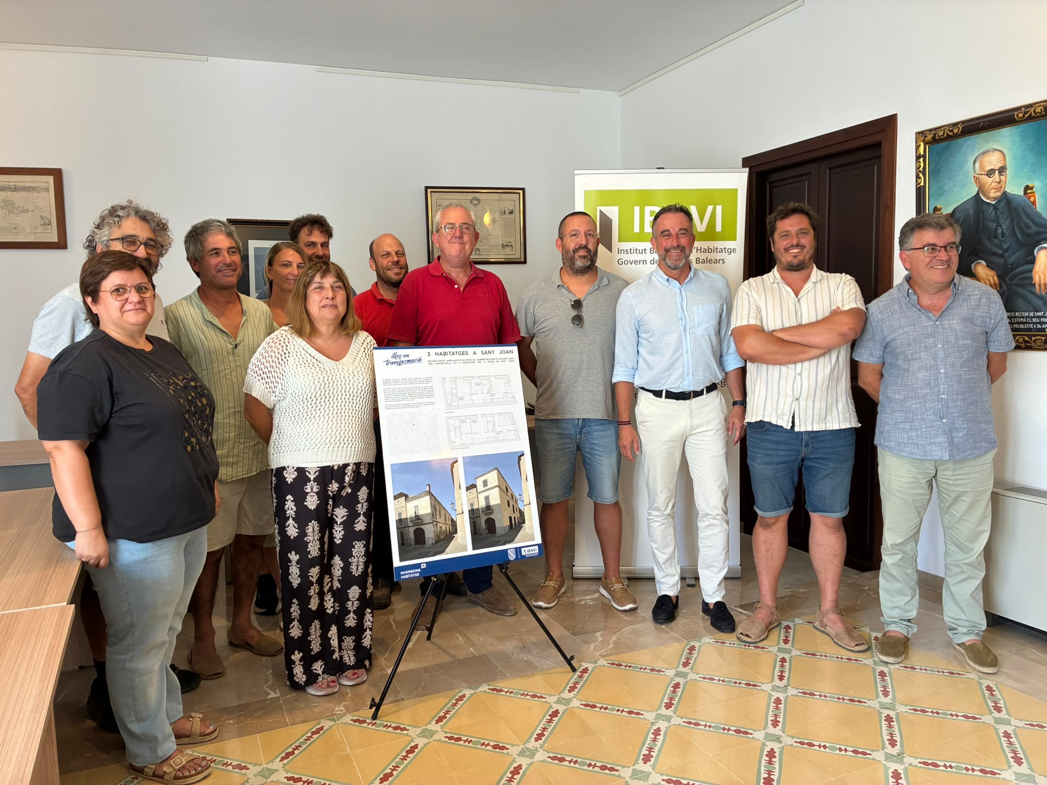 Les autoritats del Govern i de l'Ajuntament de Sant Joan amb els representants d'Unió de Pagesos de Mallorca.