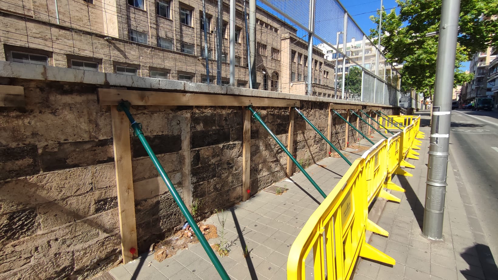 Educació inverteix 347.682 € per reparar el mur de tancament perimetral del CEIP Rei Jaume I