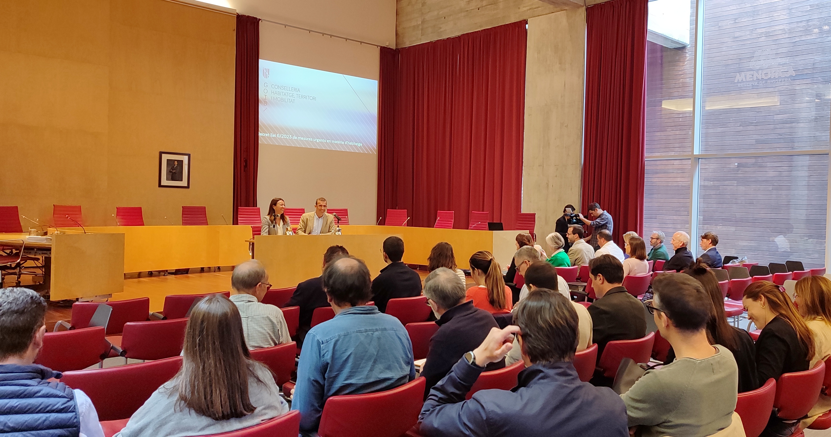 Reunió al Consell amb representants del govern insular i batles, càrrecs i tècnics dels ajuntaments de Menorca