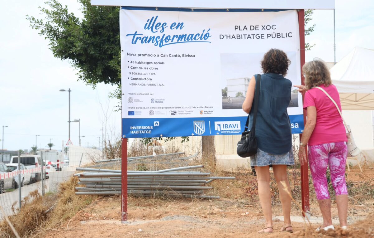 Cartell de la nova promoció a Can Cantó, Eivissa