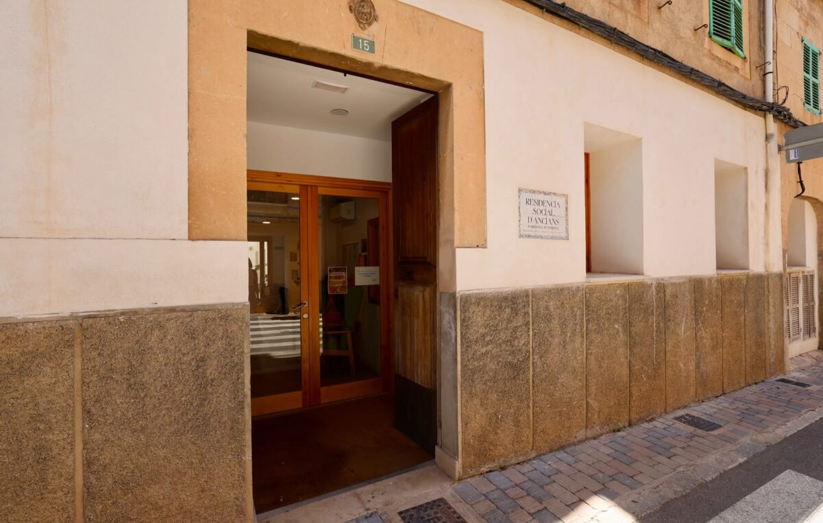 Façana del centre de dia de Porreres